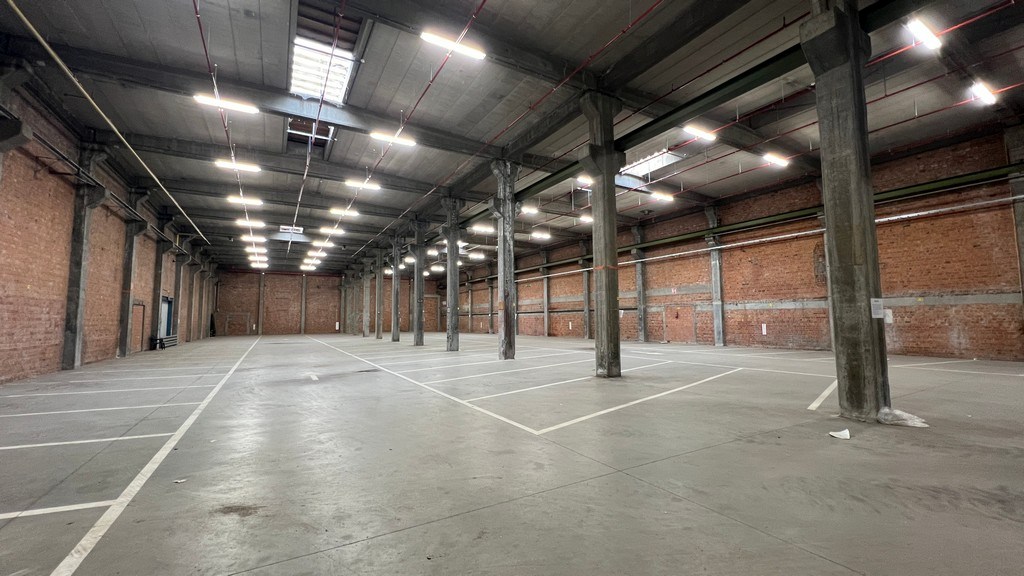 Magazijnen te huur vlakbij afrit E17 in Sint-Niklaas