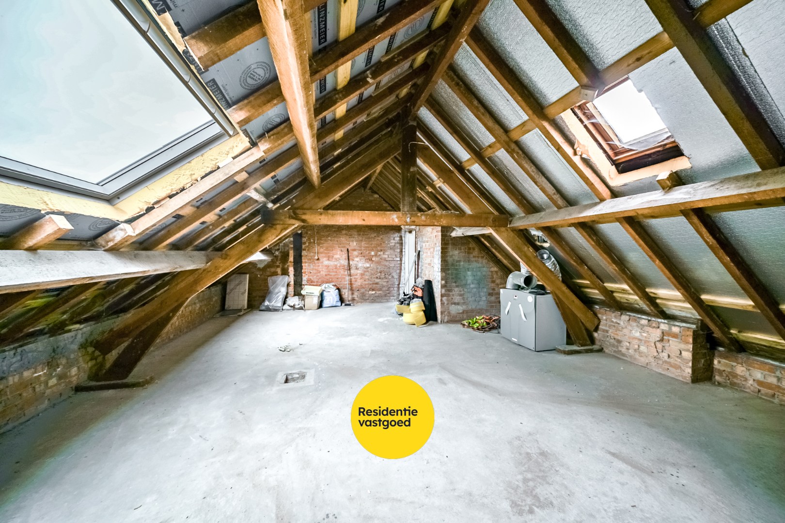 Recent gerenoveerde hoekwoning met garage, koer én dakterras in Stene 