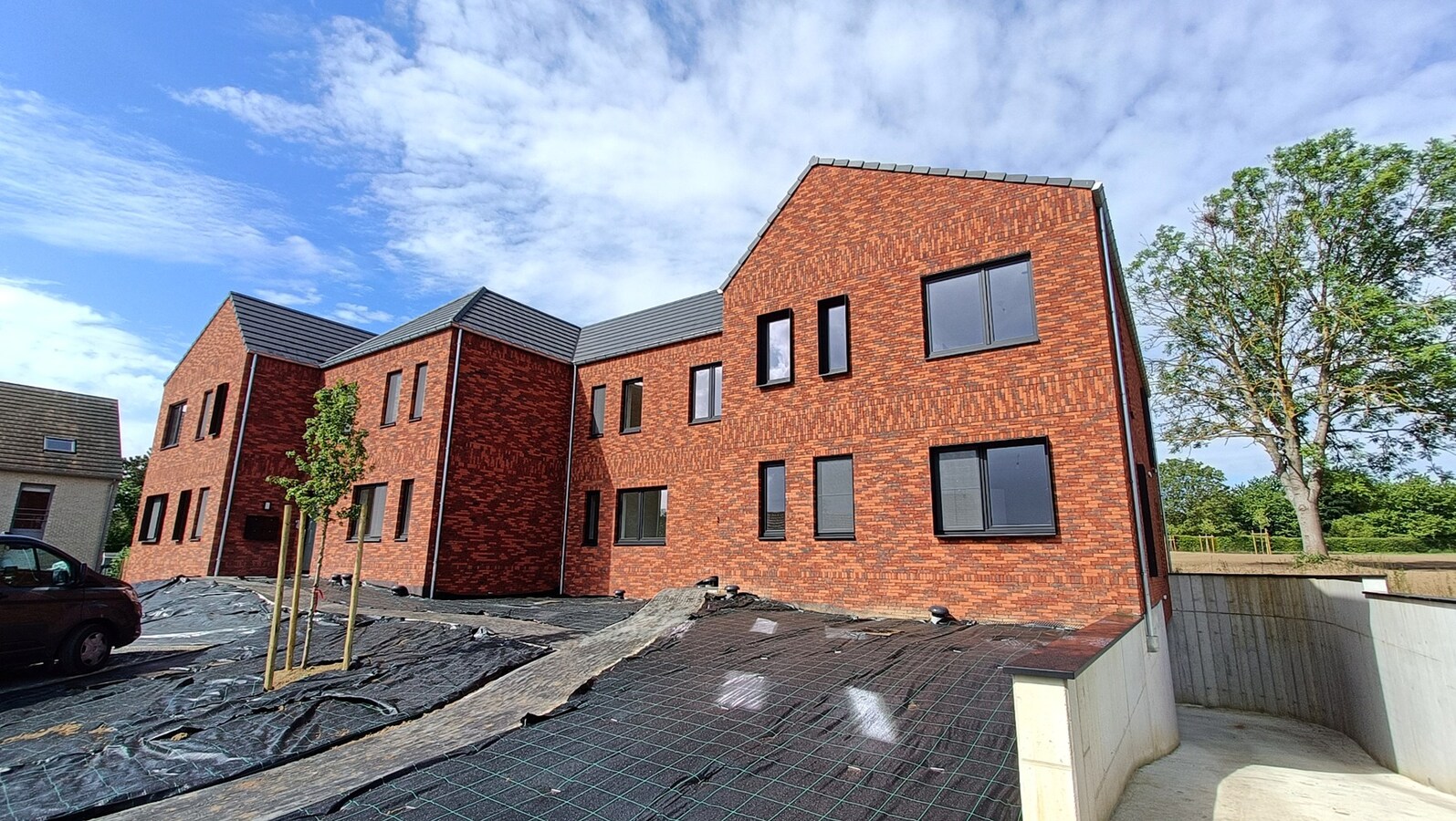 Nieuwbouwappartement met tuin en terras 