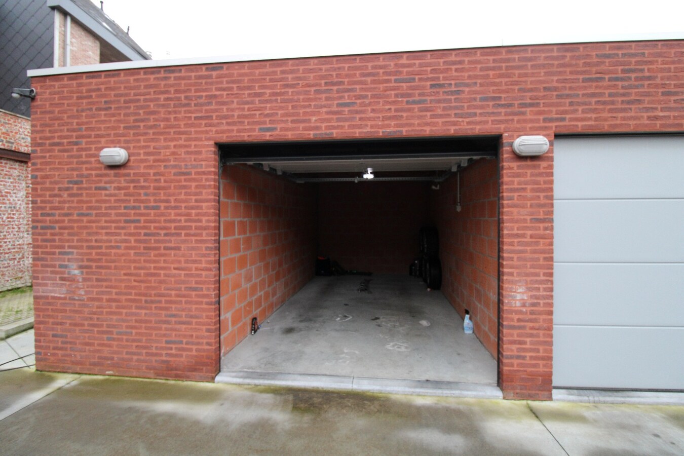 Afzonderlijke gemetste garage te huur in centrum Roeselare 