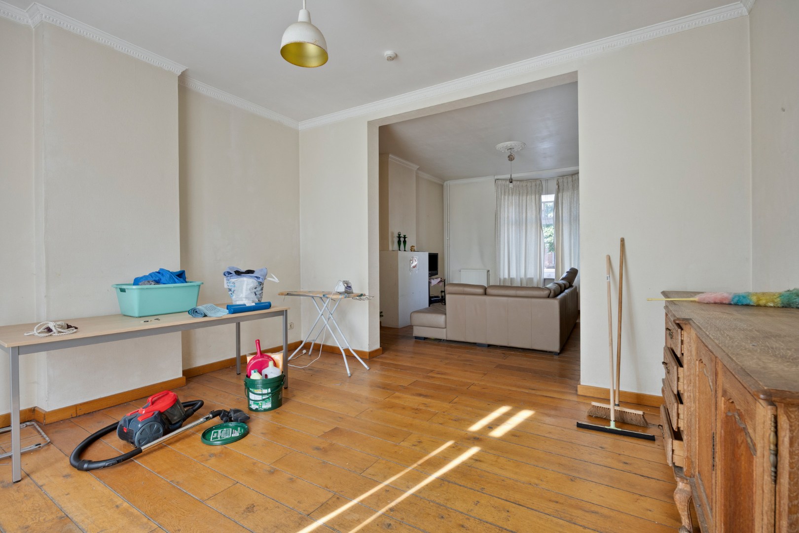 Te renoveren woning met 4 slpk. en garage in centrum van Mol 
