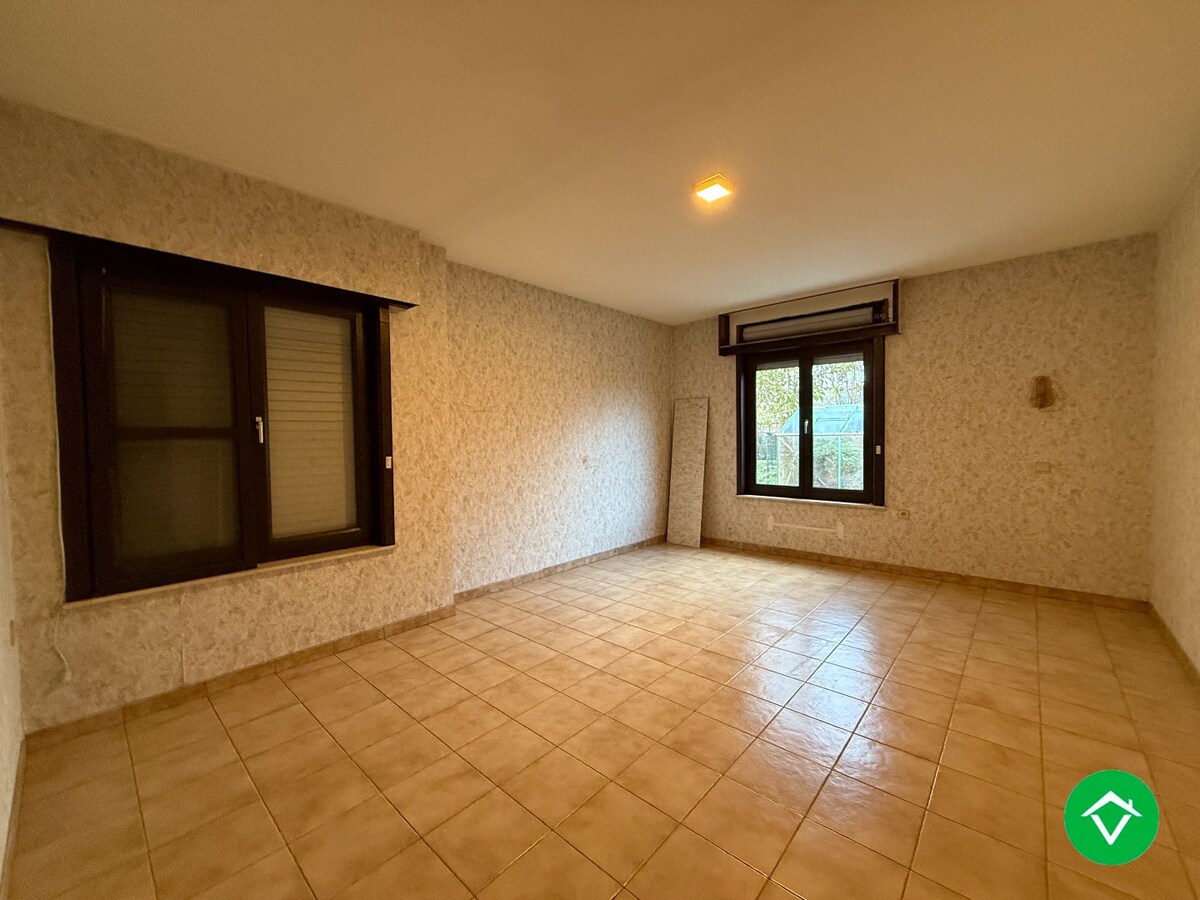 Rustig gelegen halfopen bebouwing met 3 slaapkamers, tuin en garage met uitweg! 