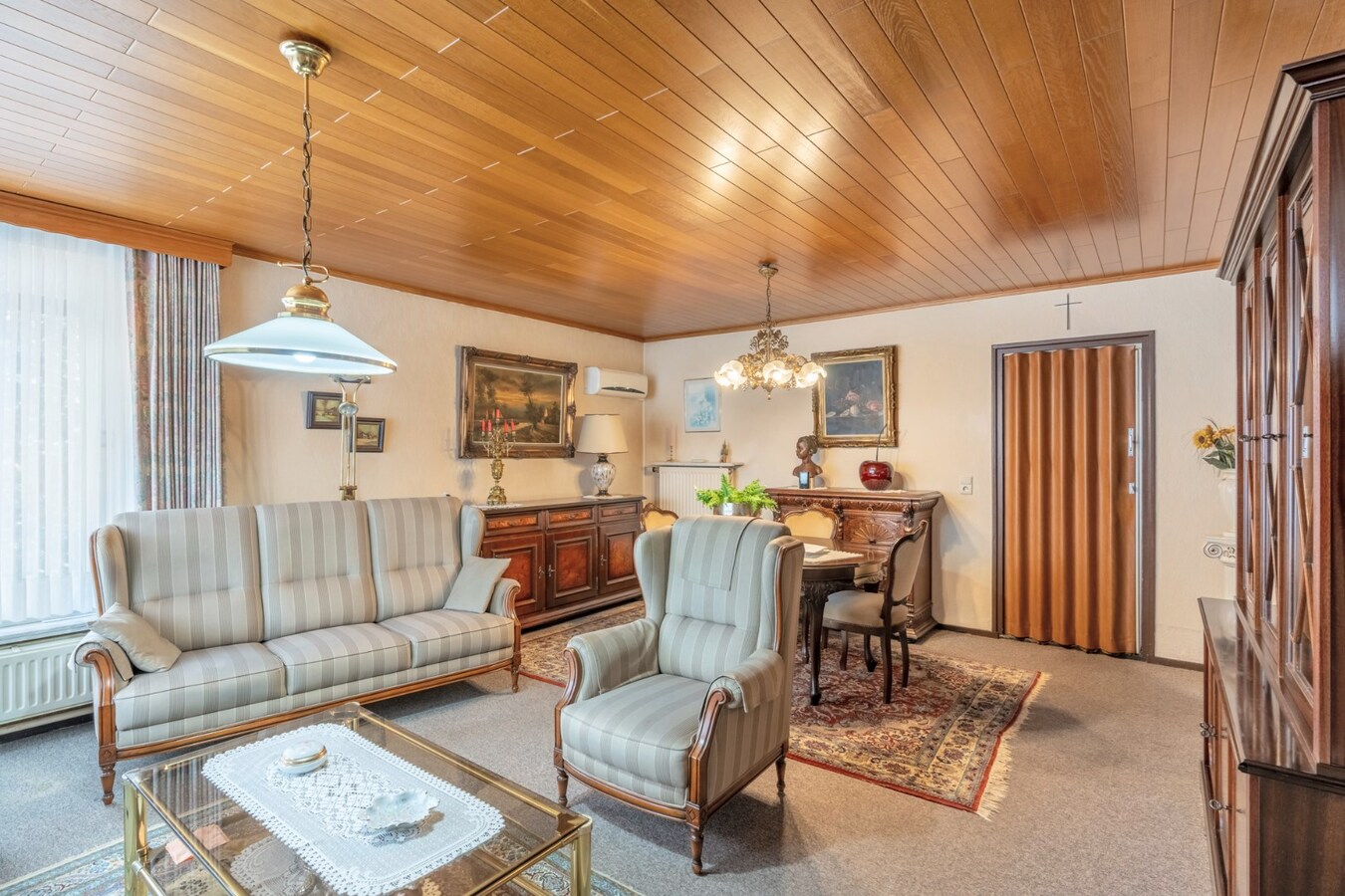 Rustig gelegen gelijkvloerse woning met garage en 3 slaapkamers in Niel-bij-As . 