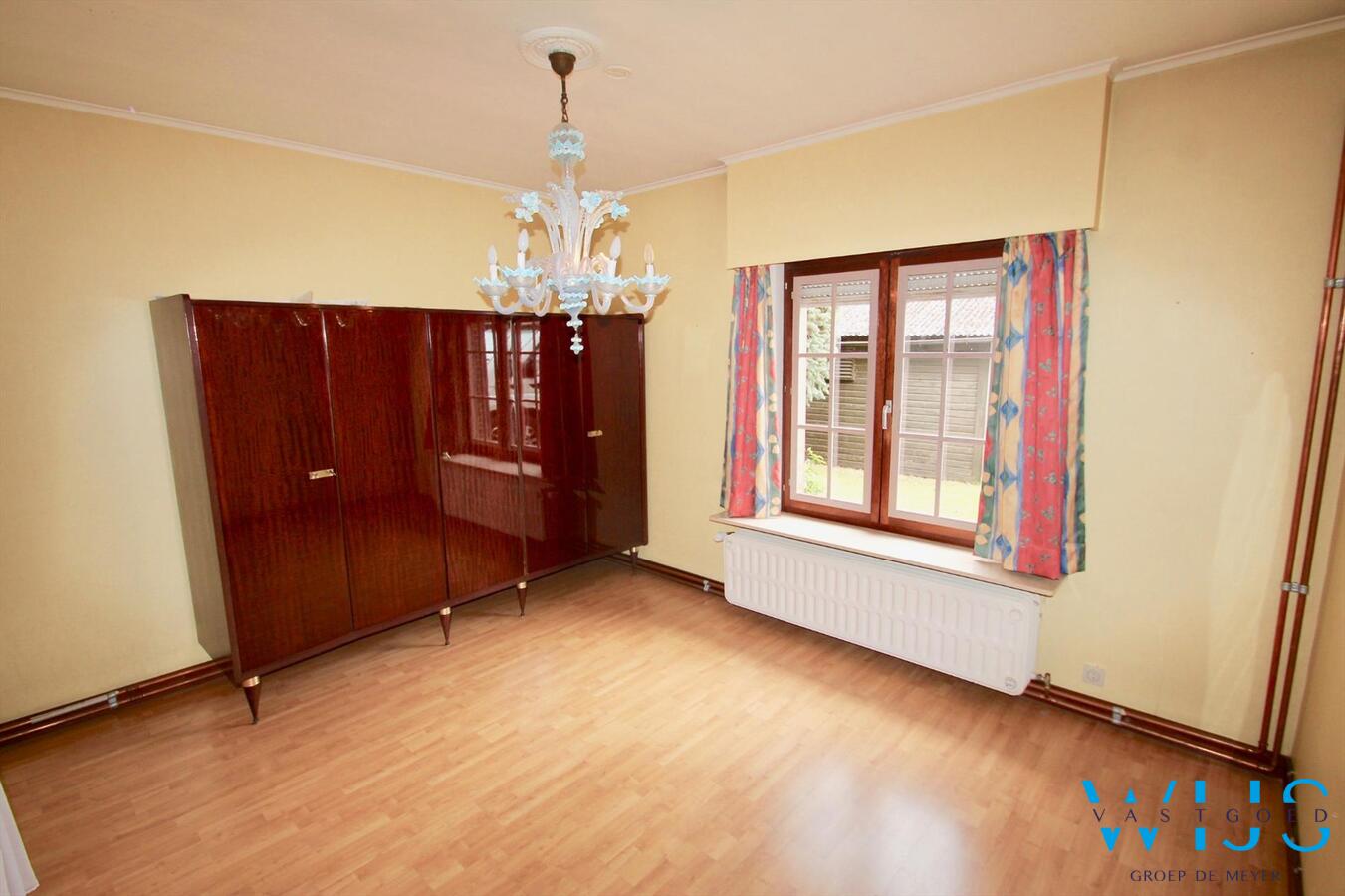 Op te frissen bungalow op een prachtig perceel van 960 vierkante meter te Oostakker ! 