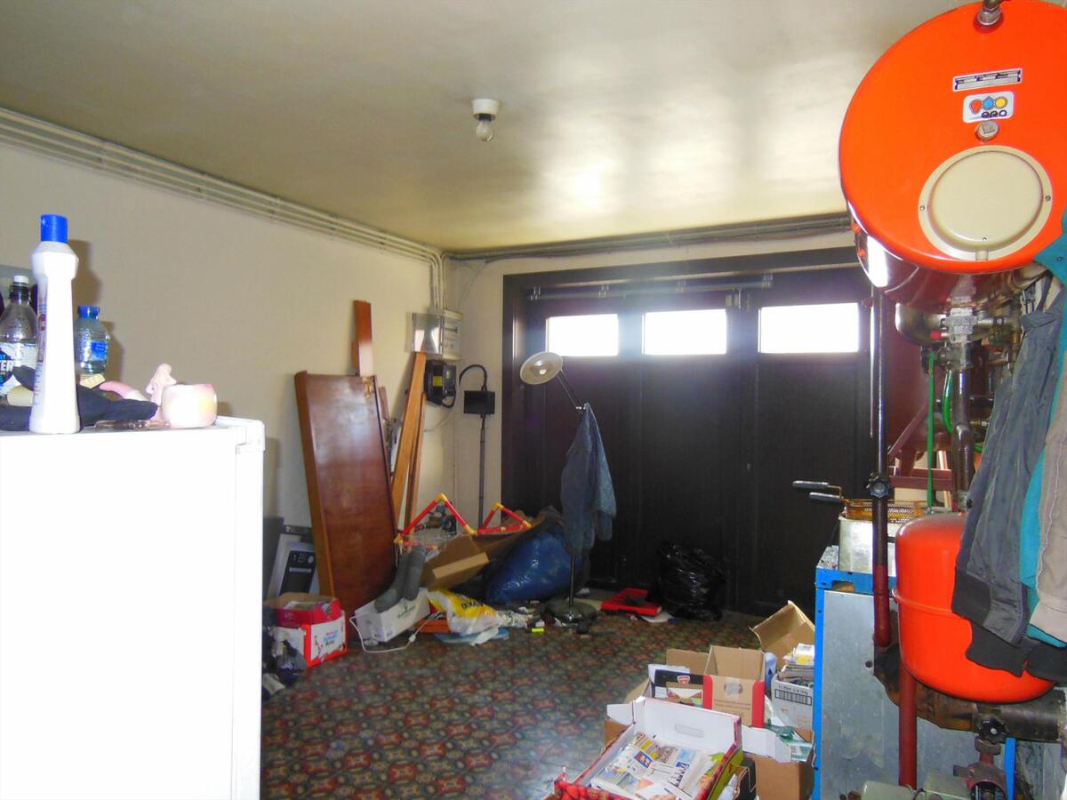 Rijwoning met zonnige tuin en garage 