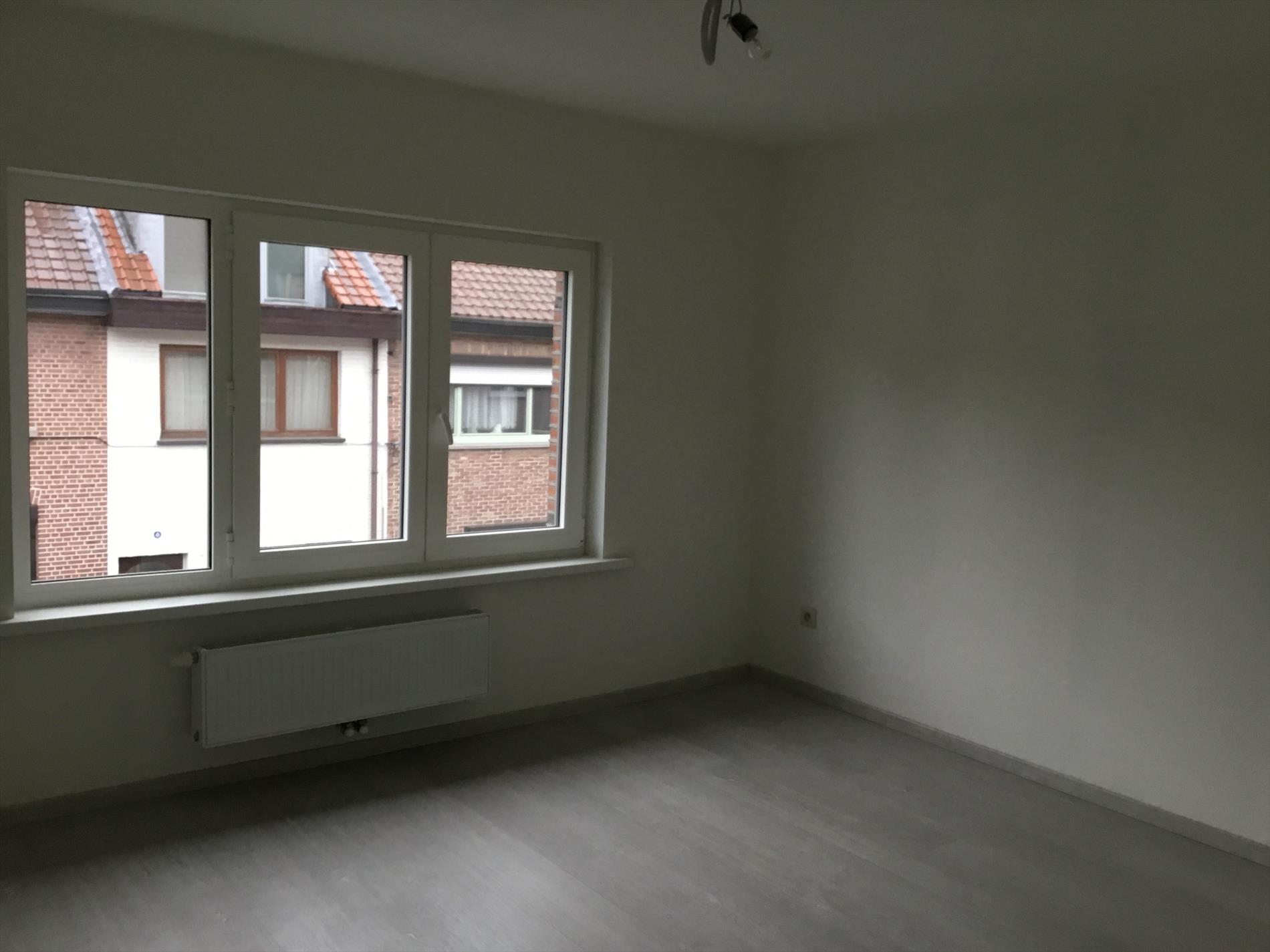 Instapklare eengezinswoning met aangelegde tuin in centrum Temse 