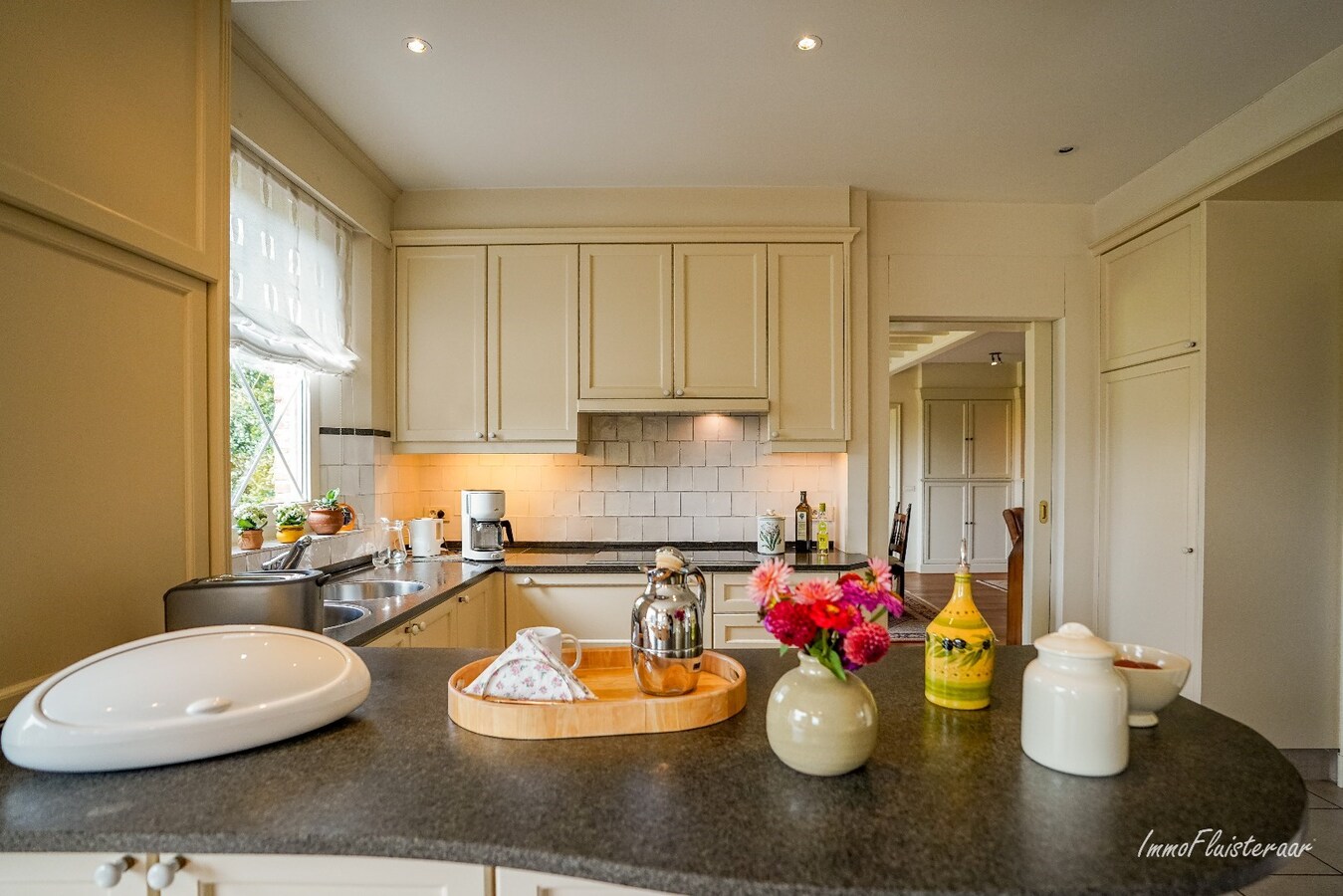 Royale, luxueuze villa met bijgebouwen op ca. 66a te Arendonk 