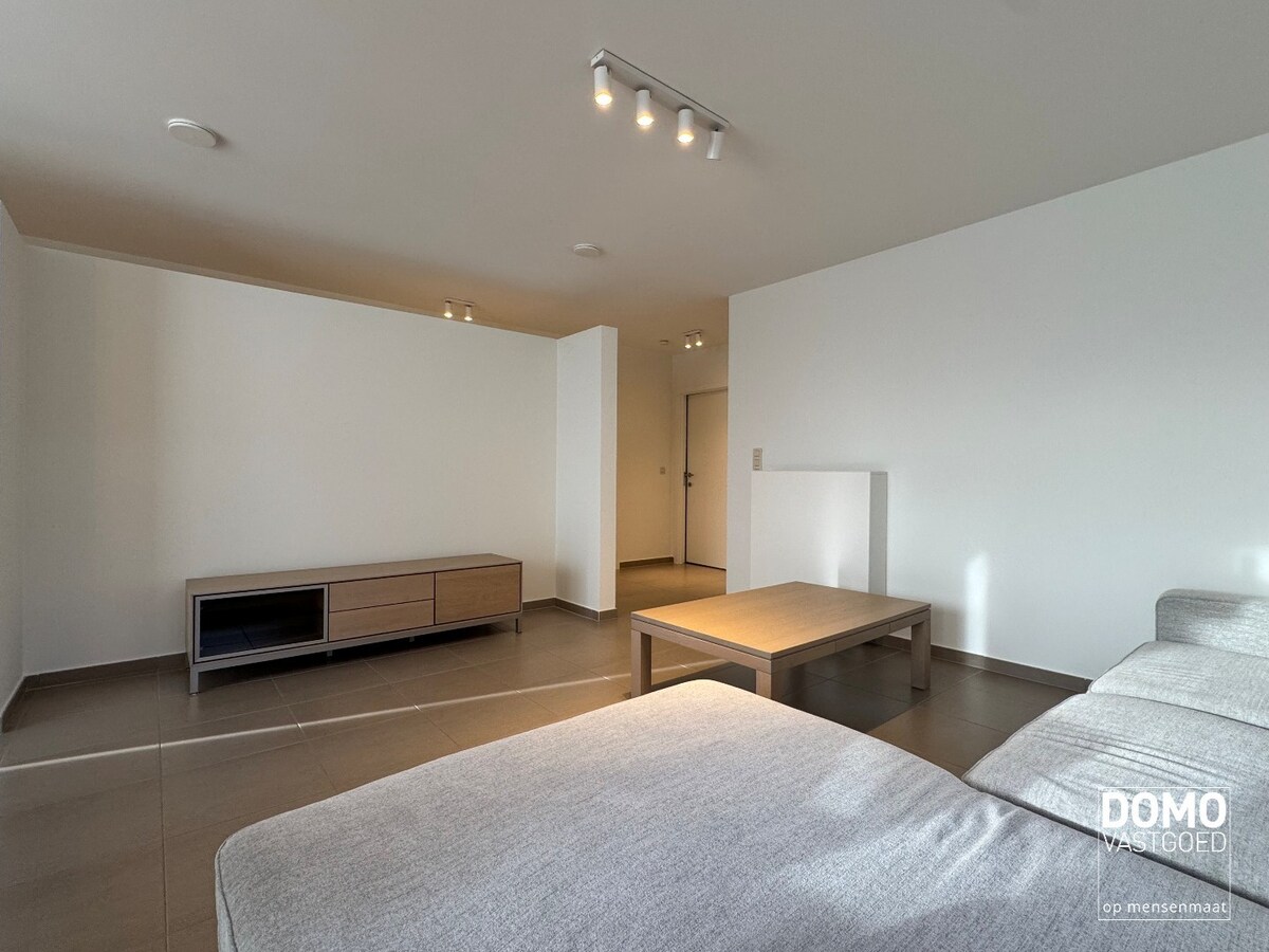 Ruim gemeubeld 2-slaapkamer appartement met terras in Kermt 