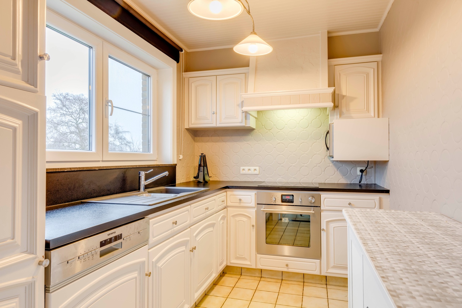 Instapklare woning (bel-étage) met 3 slpks ,centrum Burst 