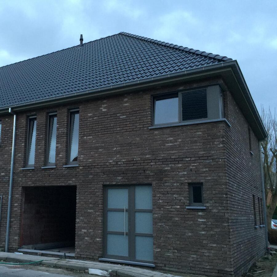 LAATSTE !!! MOOIE HOB MET STADSTUINTJE PAL IN CENTRUM LEFFINGE-DORP 