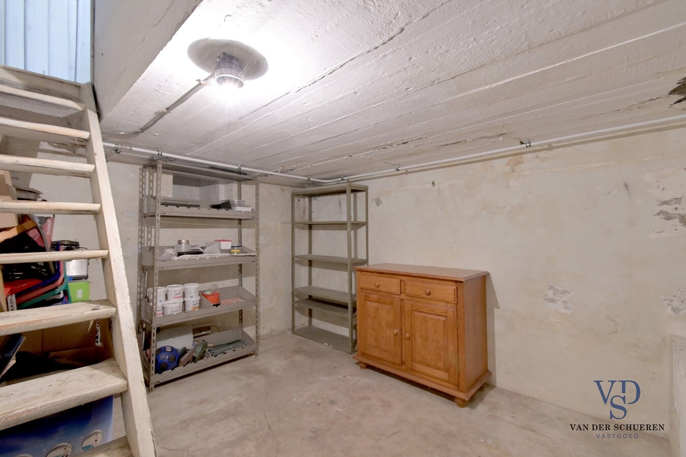 Ruime woning met opslagruimte 