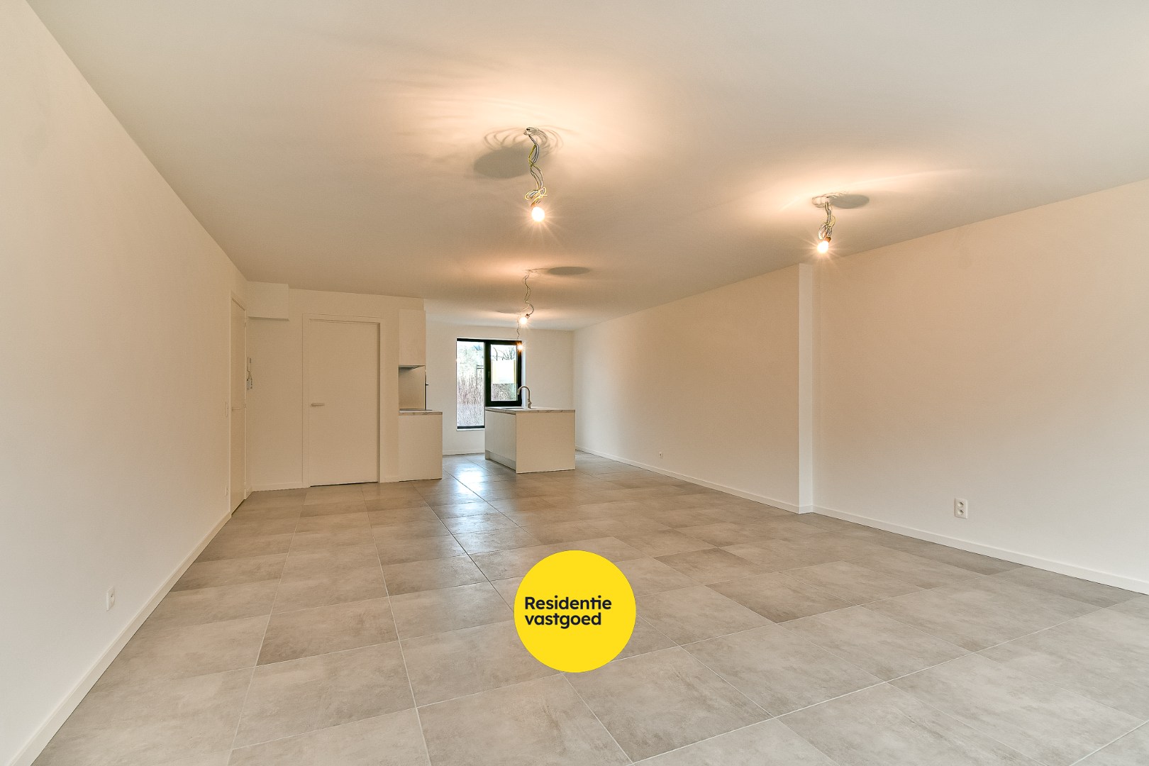 Royaal drie-slaapkamer appartement met ruim terras 