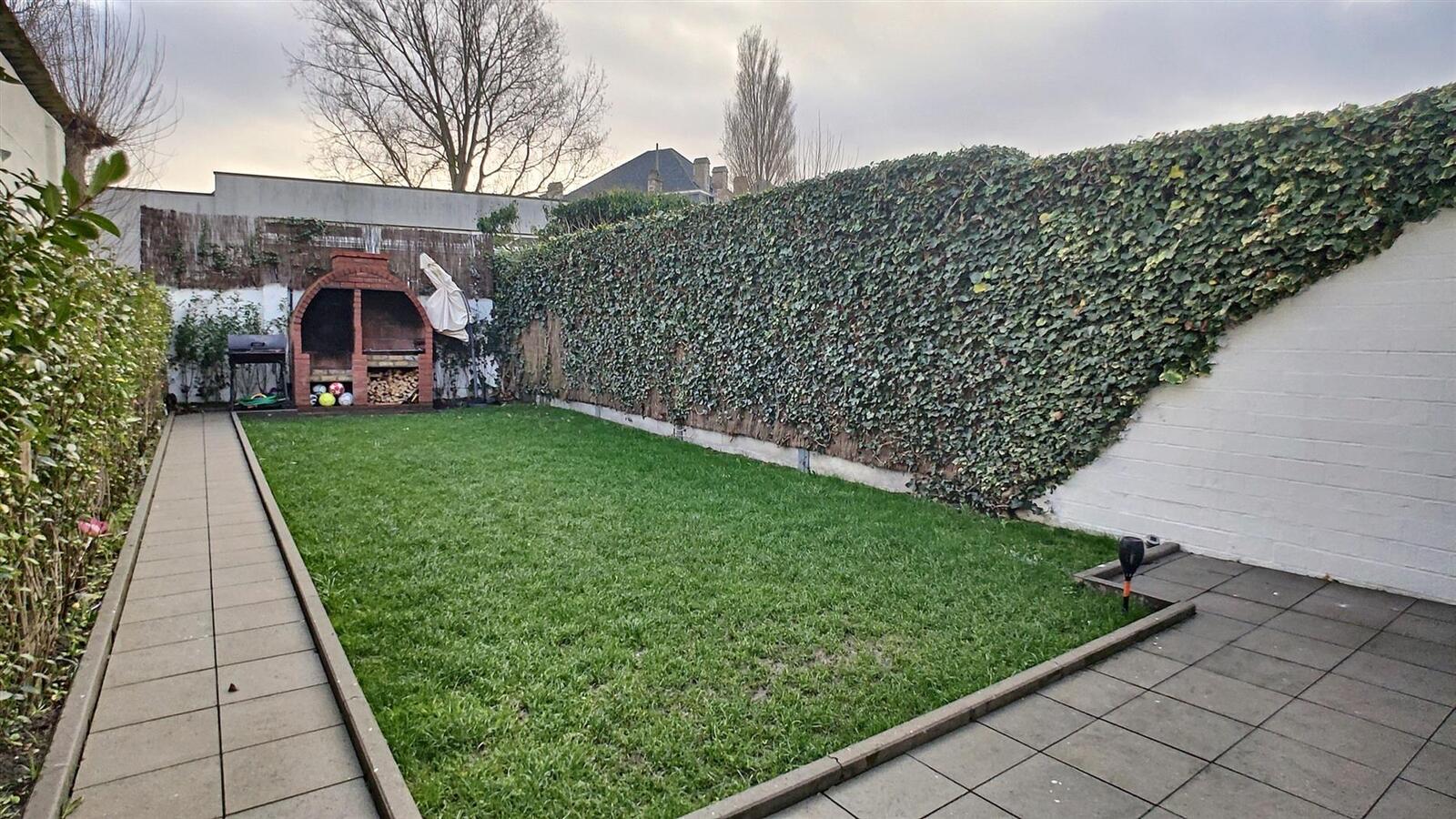 Knap gerenoveerde gezinswoning met 3 slaapkamers  - Heist 