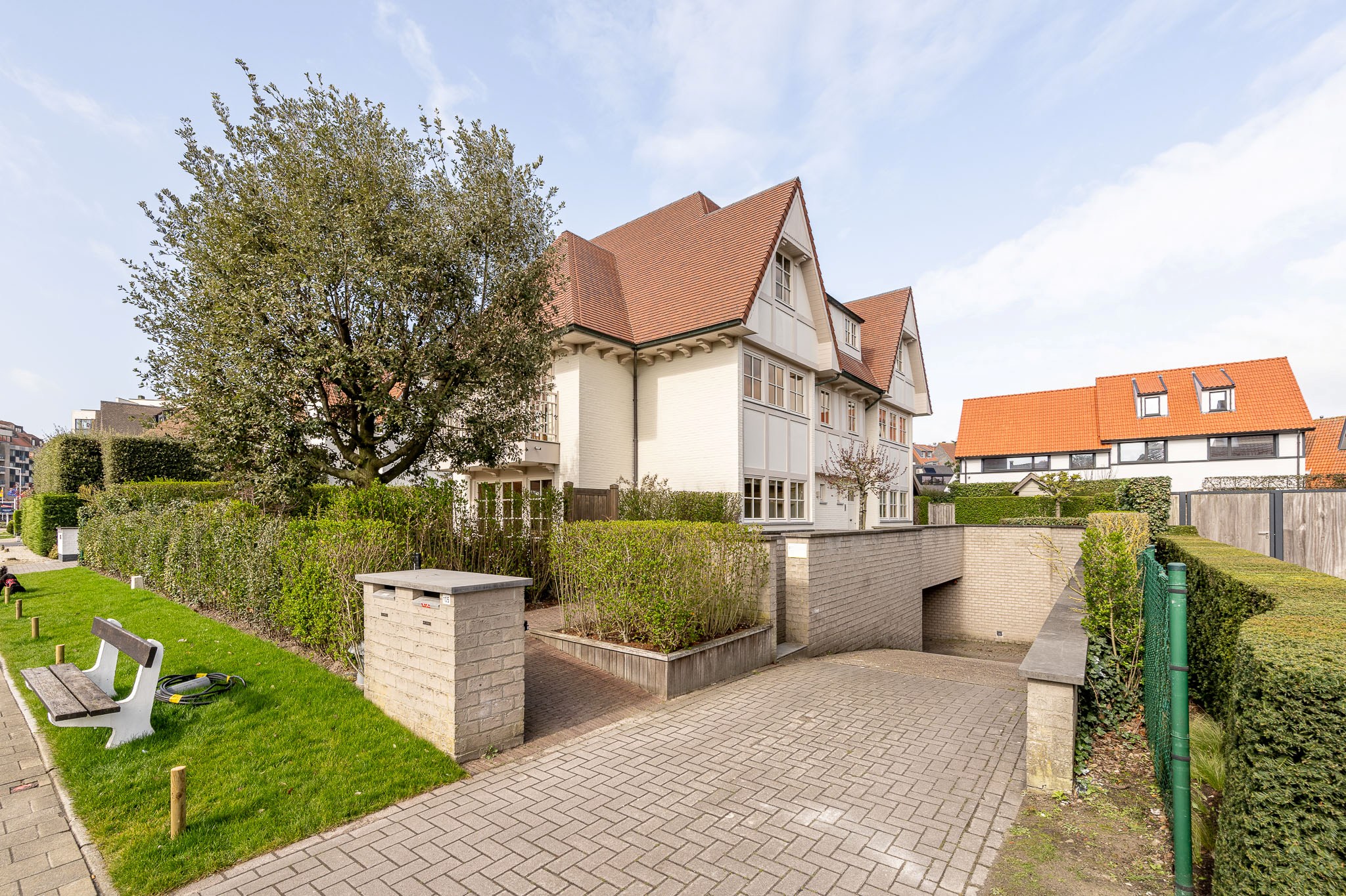 Prachtig gerenoveerde  halfopen woning op topligging nabij centrum, zee en strand 