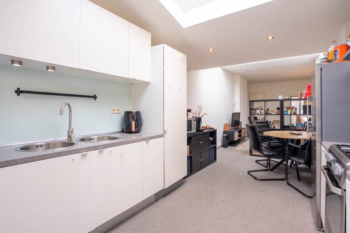 Een knusse rijwoning met tuintje en 3 slaapkamers, gelegen pal in het centrum van Maaseik. 
