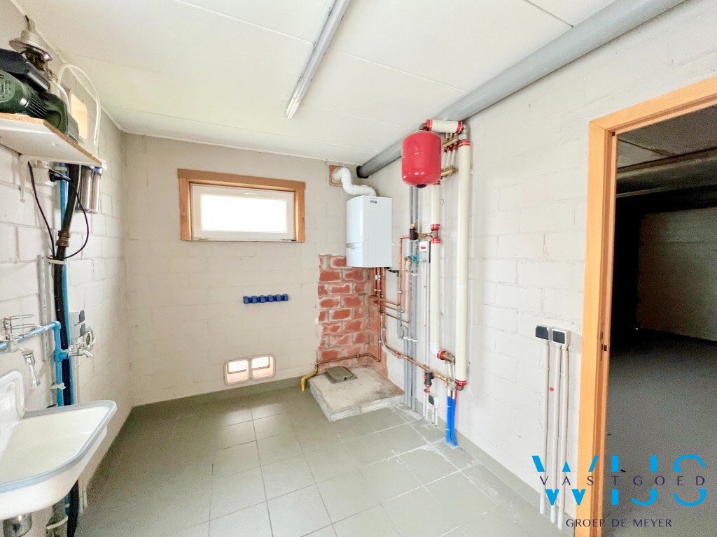 Open bebouwing met zonnige tuin, 3 slaapkamers en garage te Kluizen ! 