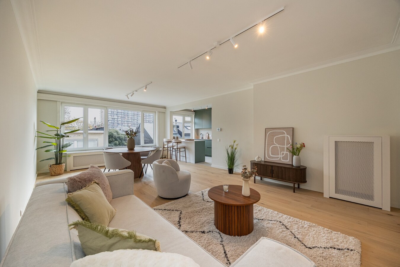 Gerenoveerd appt. met 2 slpk en terras te Wilrijk! 