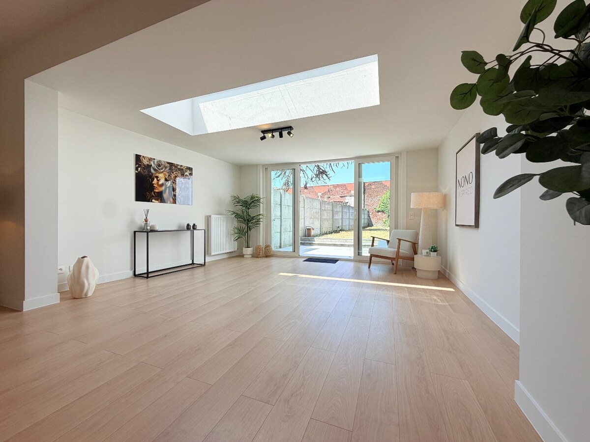Prachtige ruime woning met 4 slaapkamers en 2 badkamers ! *** NONO INSPIRED *** 
