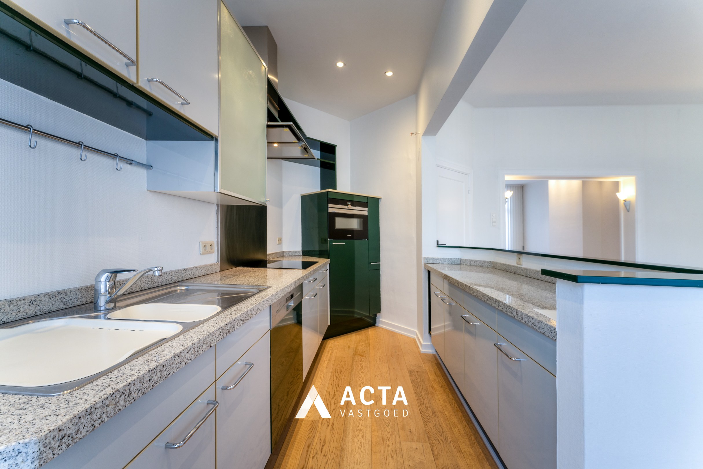 Charmant herenhuis- 3 slpk, praktijk +zonnige tuin 