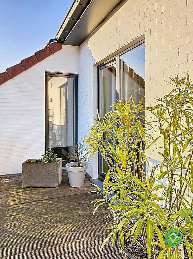 Luxe villa-appartement met dubbele garage en prachtig uitzicht in Koekelare 