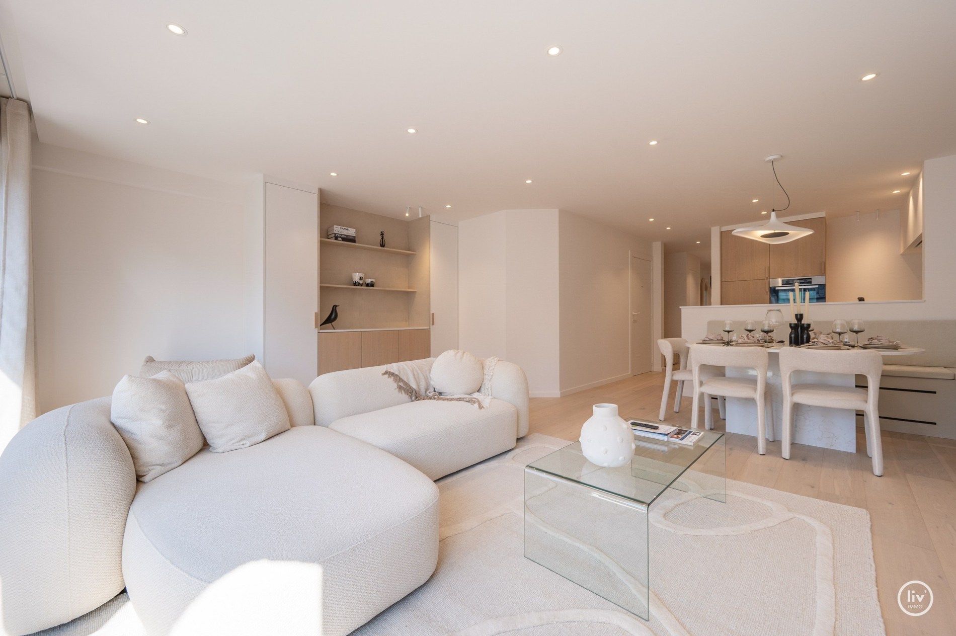 Volledig gerenoveerd en stijlvol appartement in het hart van Knokke in de  Lippenslaan. 