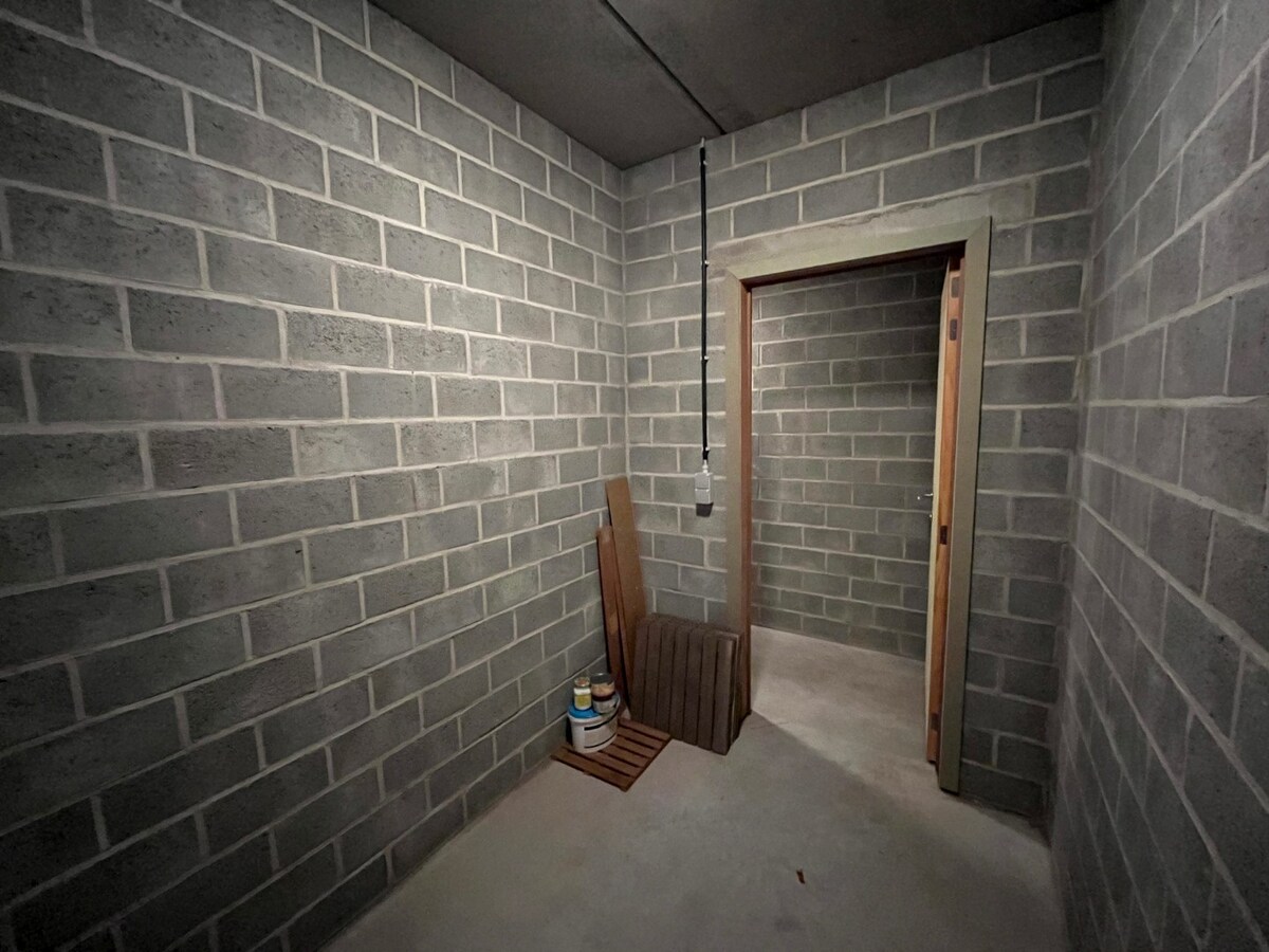 2 slpk-appartement nabij allerhande voorzieningen. 