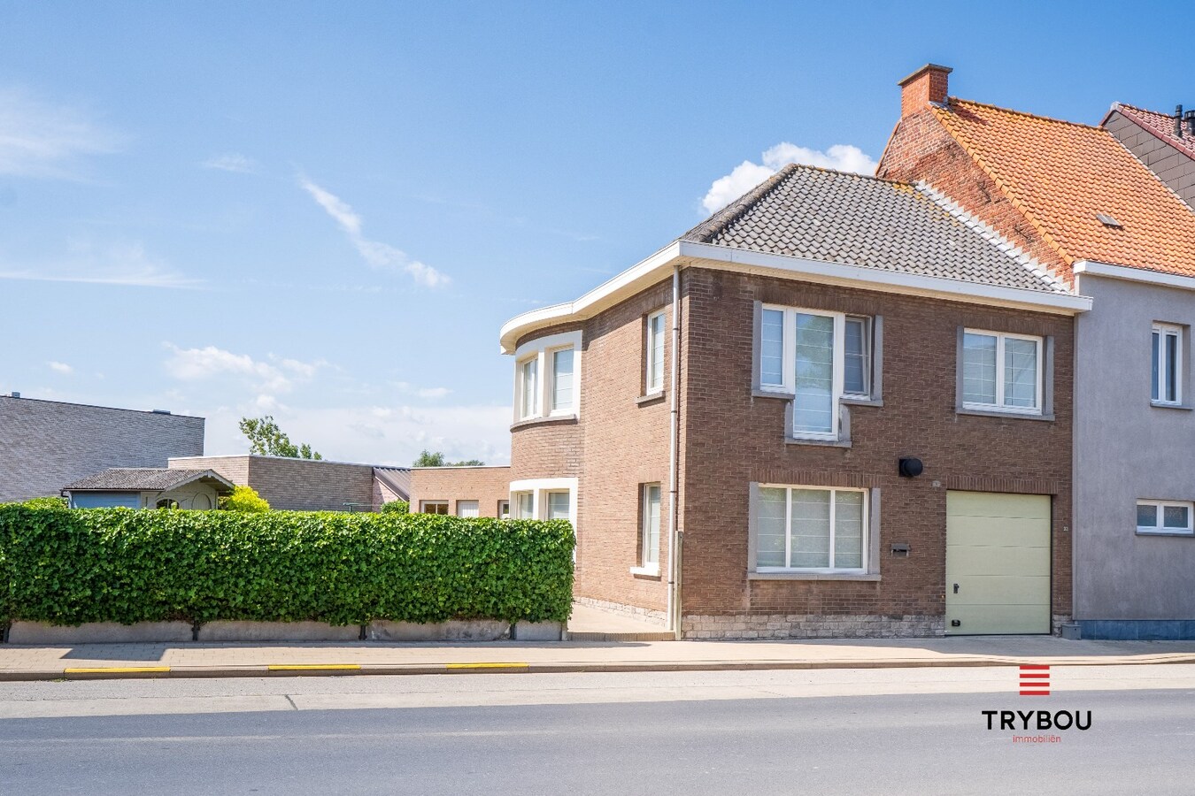 Gezellige en ruime woning met tuin - instapklaar in het hart van Ledegem 