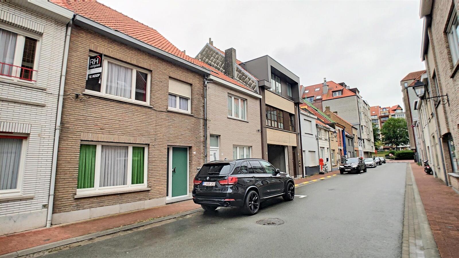 Goed gelegen, op te frissen gezinswoning - Heist 