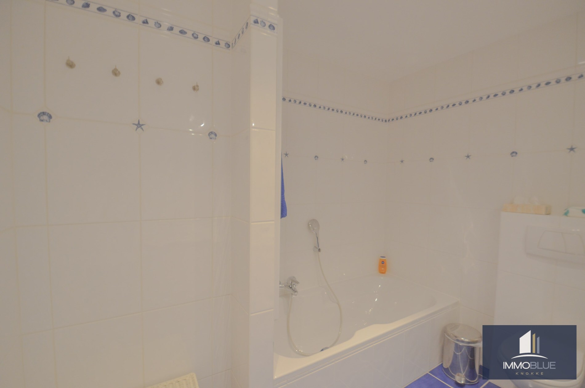 Stijlvol duplexappartement met zonnige terrassen en open zicht op de villa’s van het Zoute. 