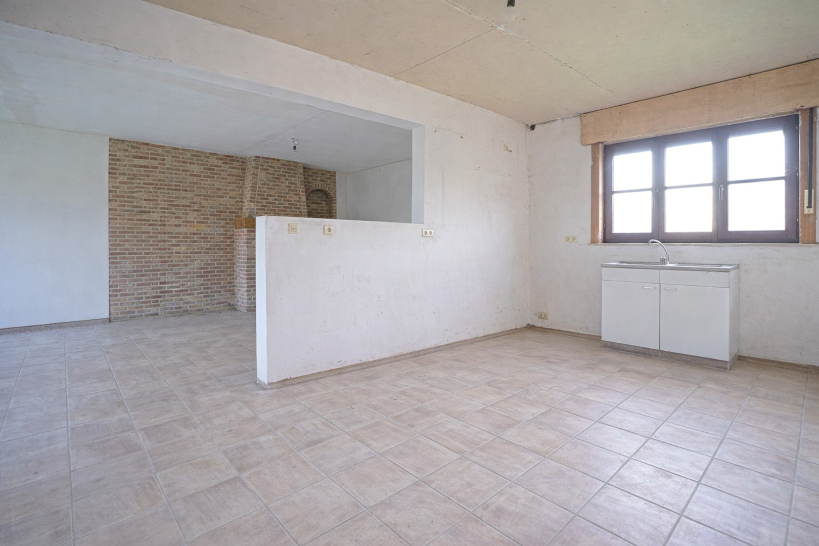 Verder af te werken woning op 844 m² te Houthulst! 
