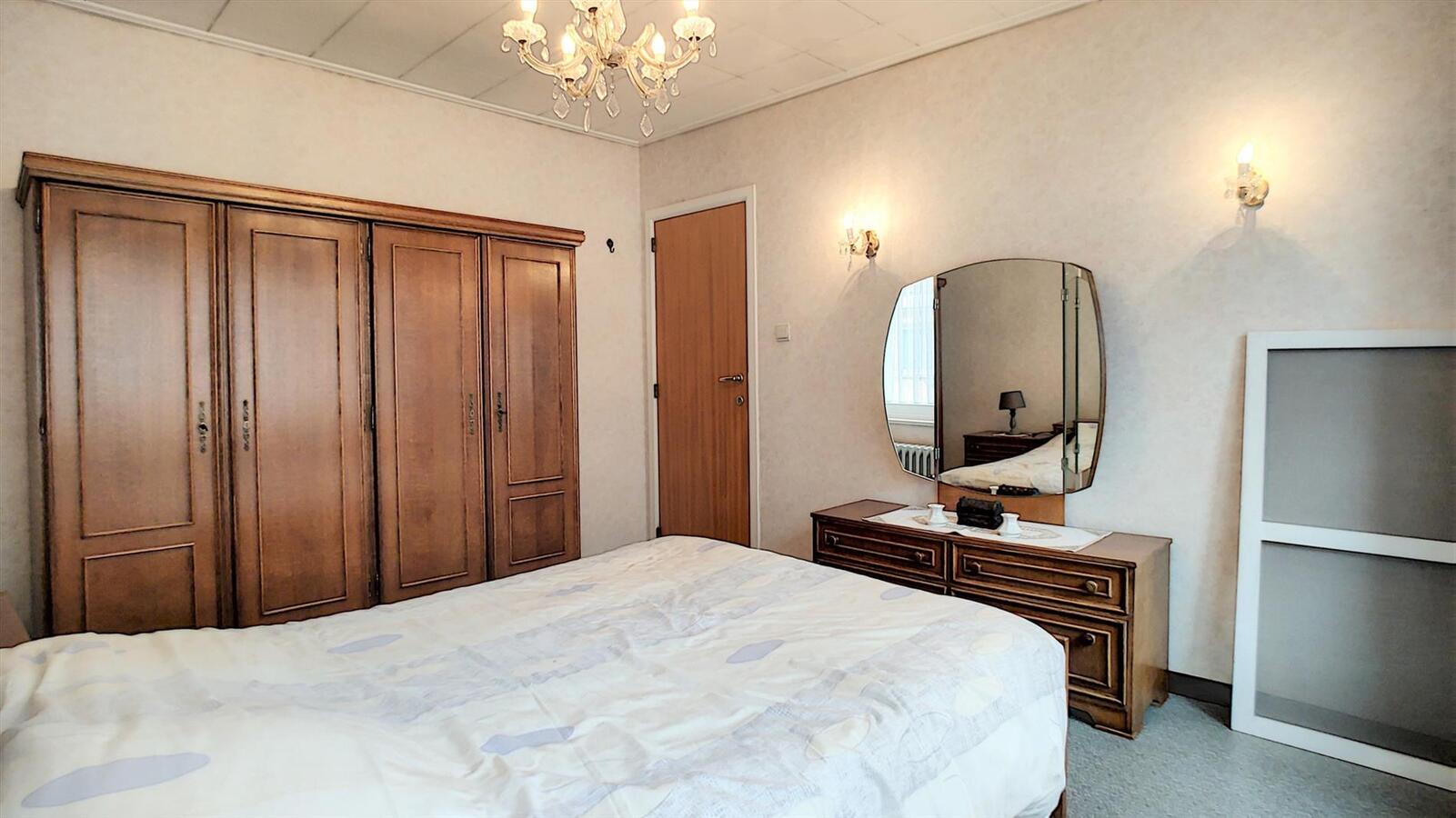 Goed gelegen, op te frissen gezinswoning - Heist 