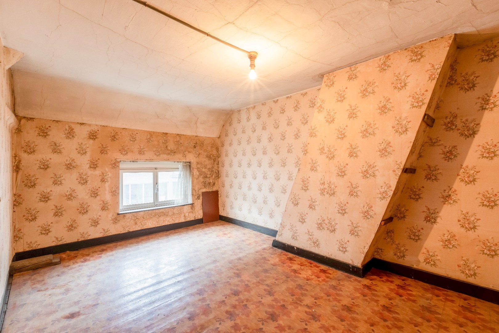 Te renoveren handelspand in het centrum van Ledeberg 