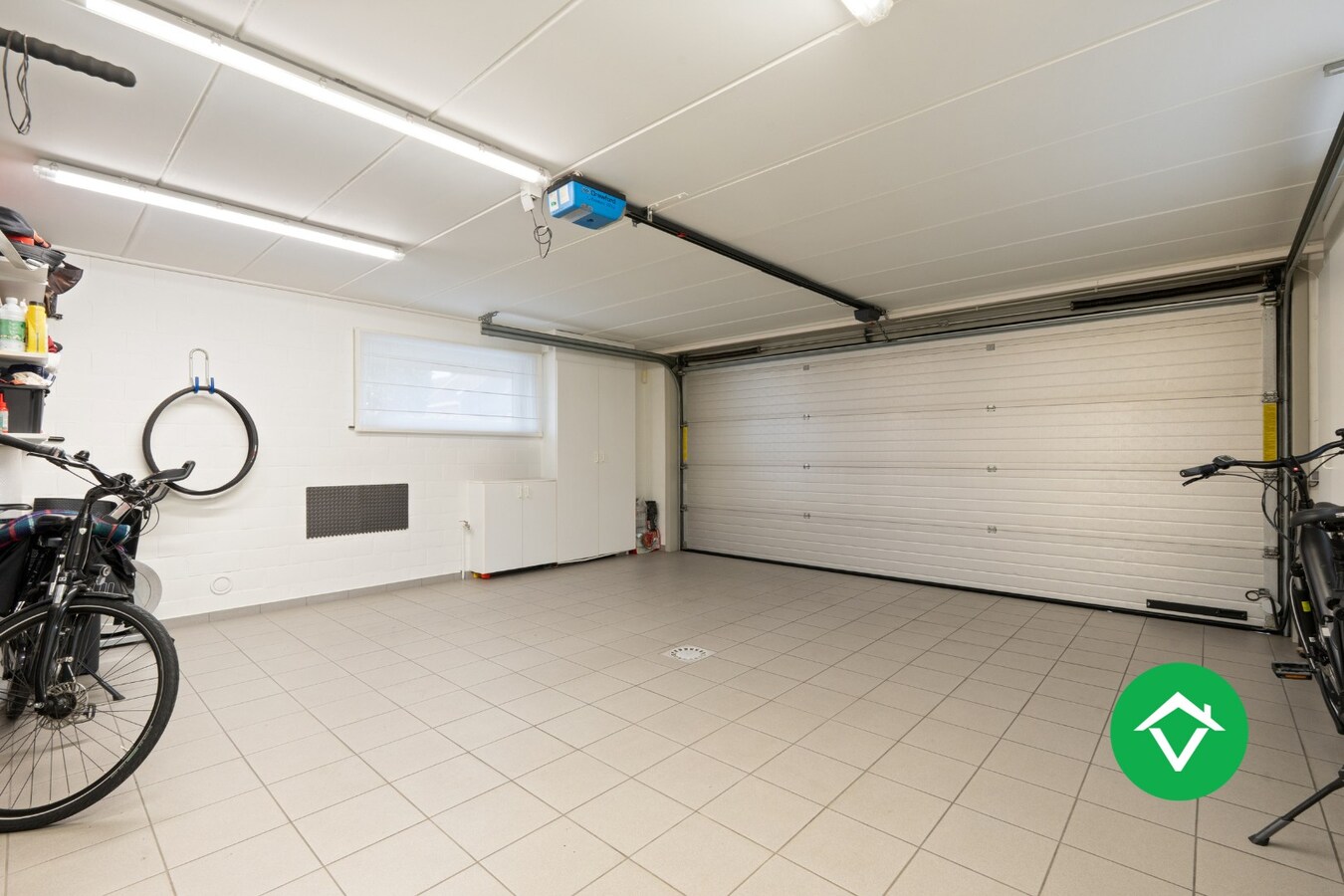 Stijlvolle alleenstaande villa met luxueus interieur en vier slaapkamers te Roeselare 