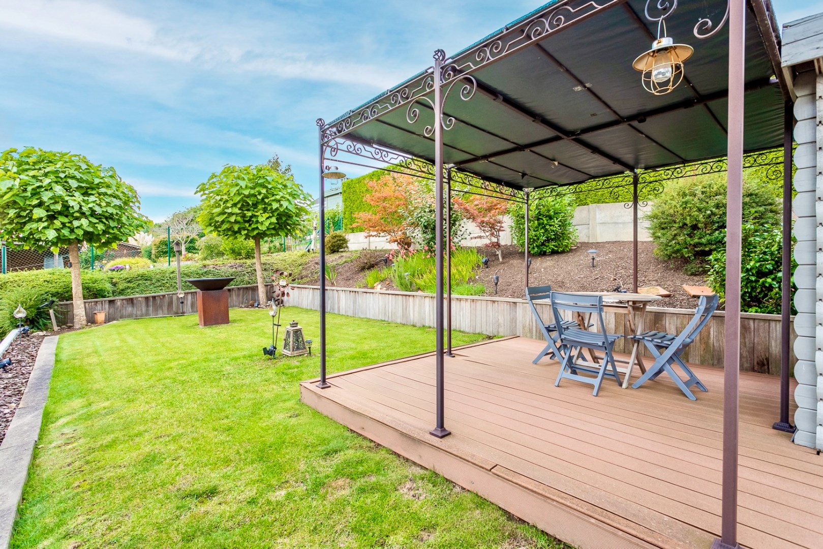 Instapklare woning met 3 slpks, garage, carport en tuin 