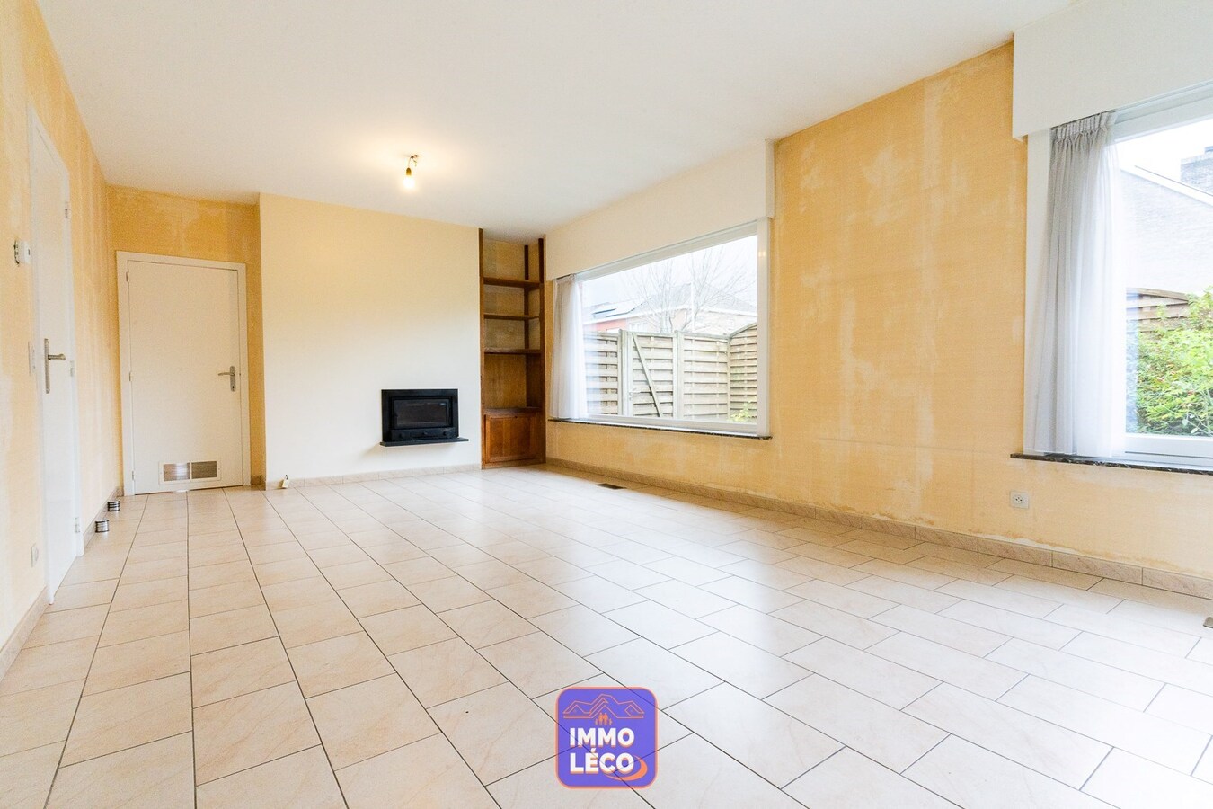 3 façades dans un clos résidentiel avec garage, parking et jardin ! 