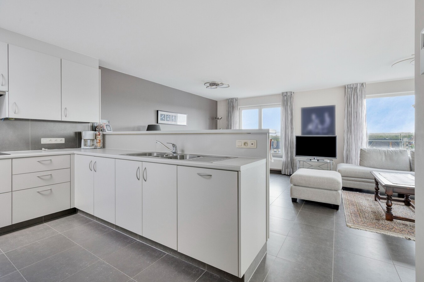 Penthouse ensoleillé avec une très grande terrasse 