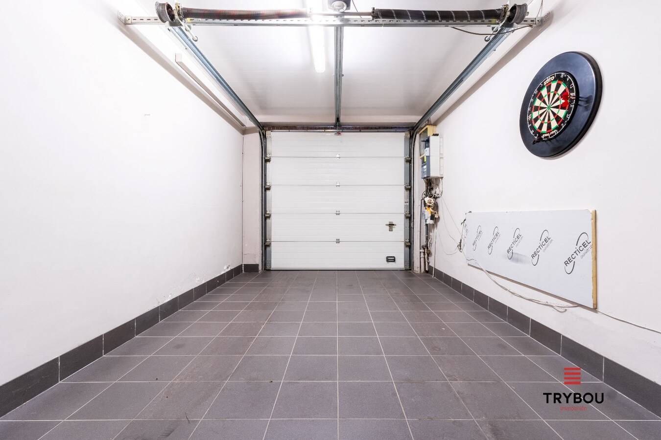 Gezellige en ruime woning met tuin - instapklaar in het hart van Ledegem 