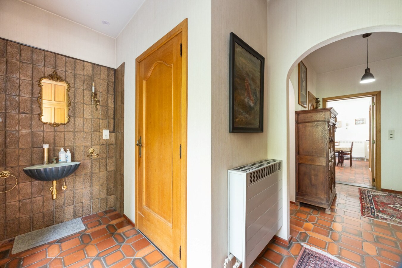 Villa met praktijkruimte en dubbele garage op riant perceel van 2.010 m² te Schoten 