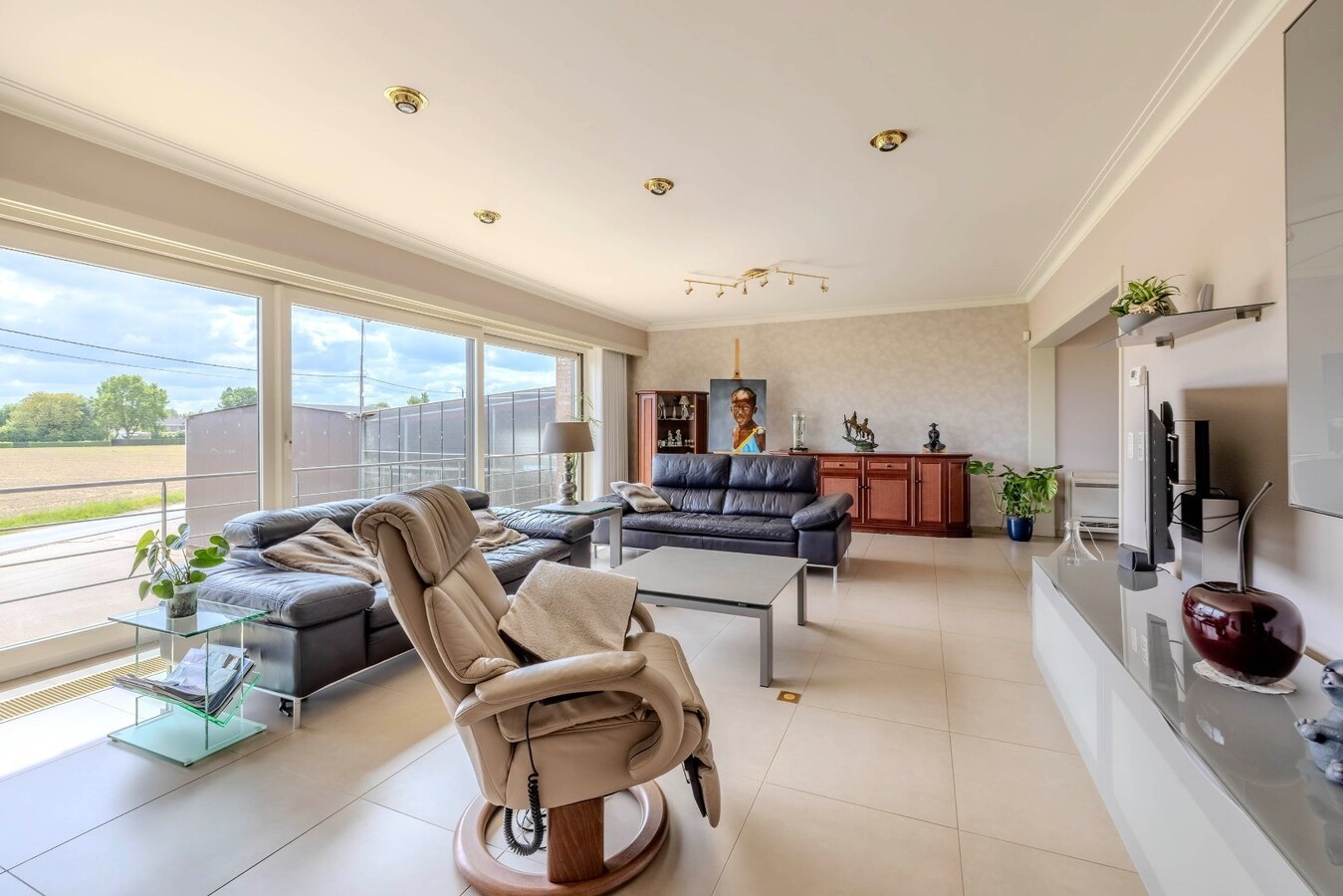 Ruime, landelijk gelegen woning met diverse mogelijkheden 