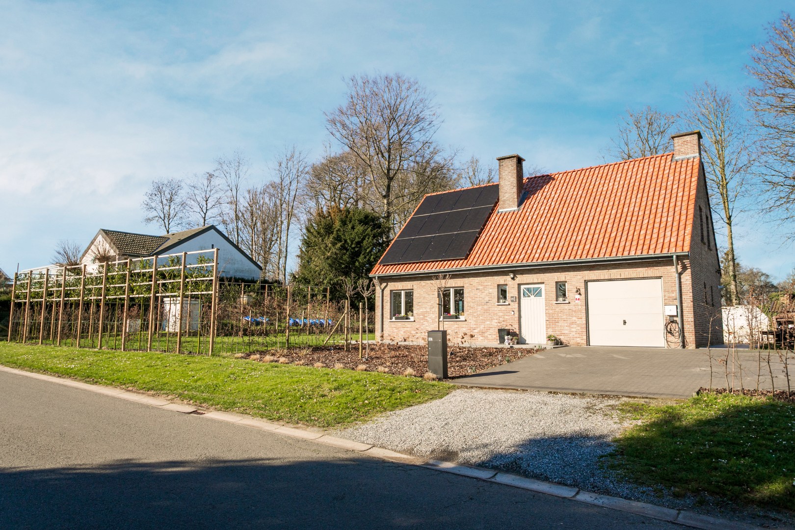 Vrijstaande woning met 4 slpks, zuidgerichte tuin en garage 