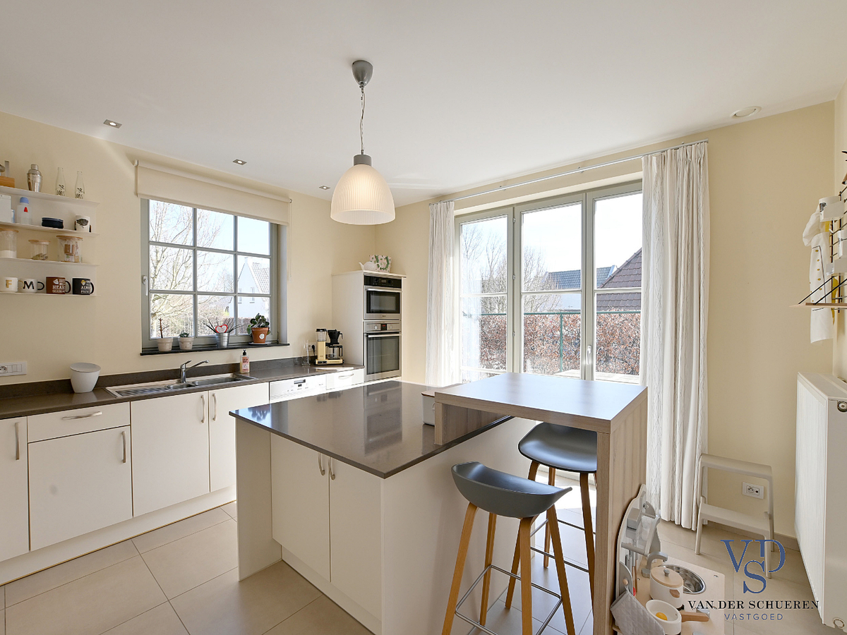 Recente, stijlvolle villa in rustige verkaveling ! 