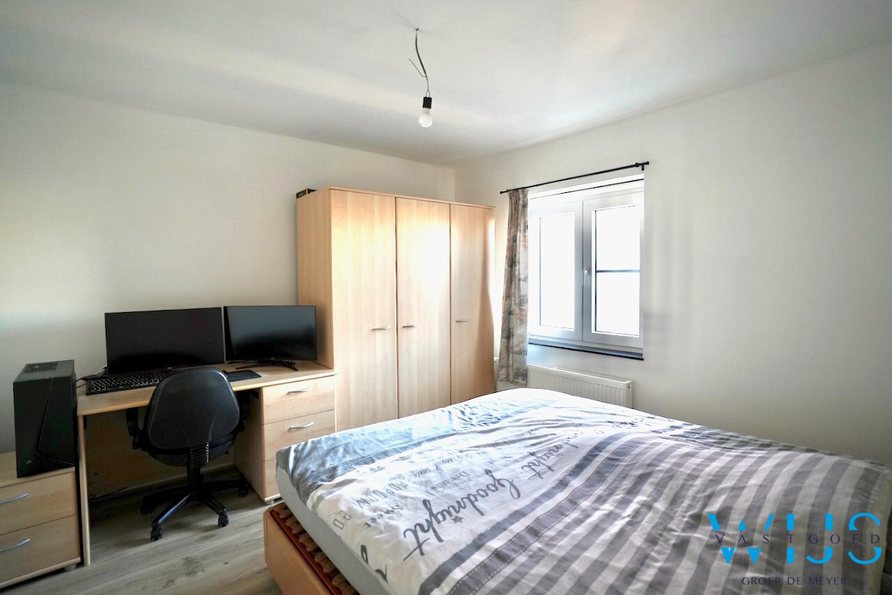 Volledig gerenoveerd woonhuis op 750m² in hartje Ertvelde ! 