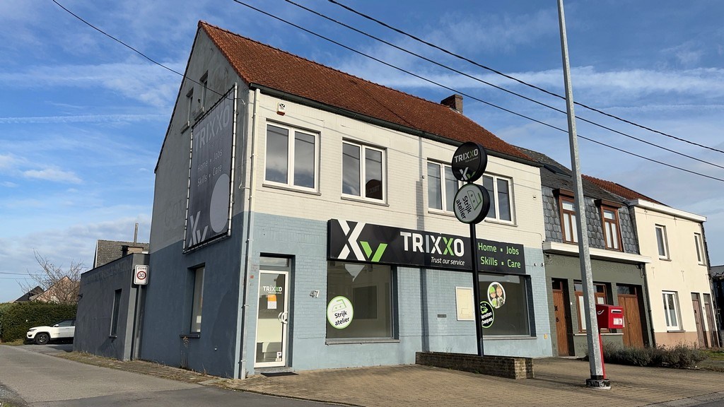 Commercieel gelegen handelspand te koop in Deinze (Astene)