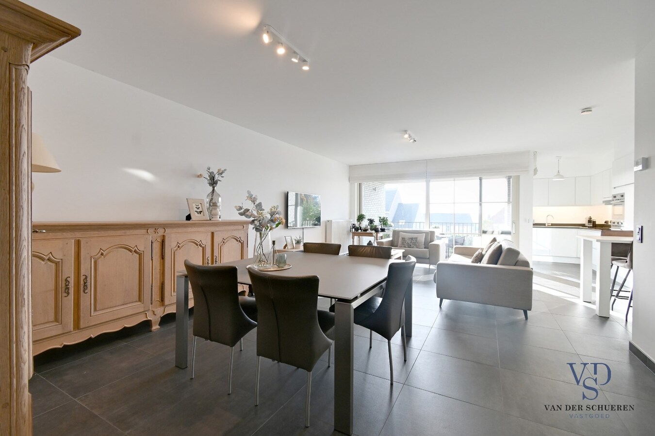 Luxueus, tijdloos wonen in Dikkelvenne. 