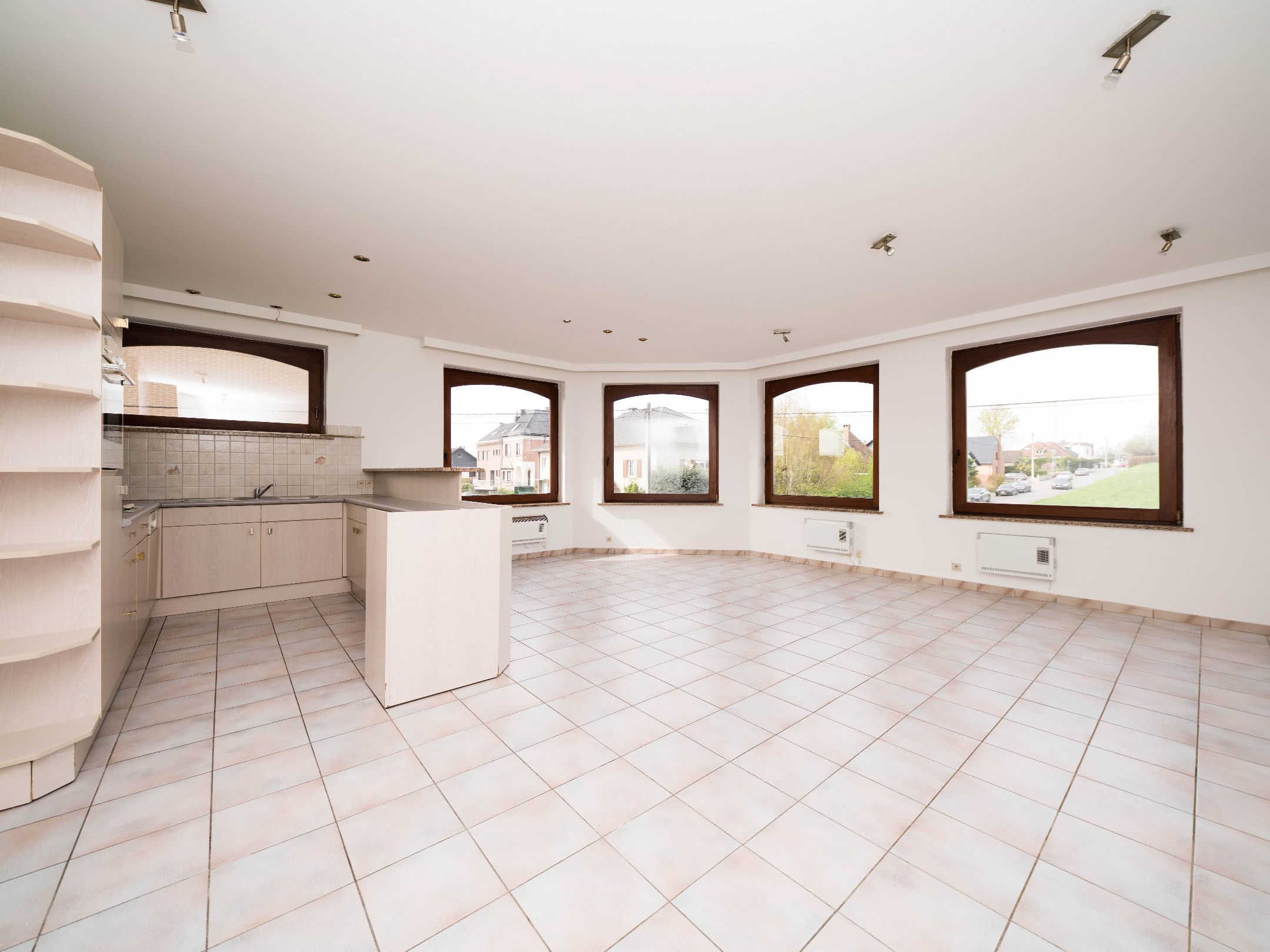 Ruim (102m²) 2-kamer appartement in kleinschalig gebouw 