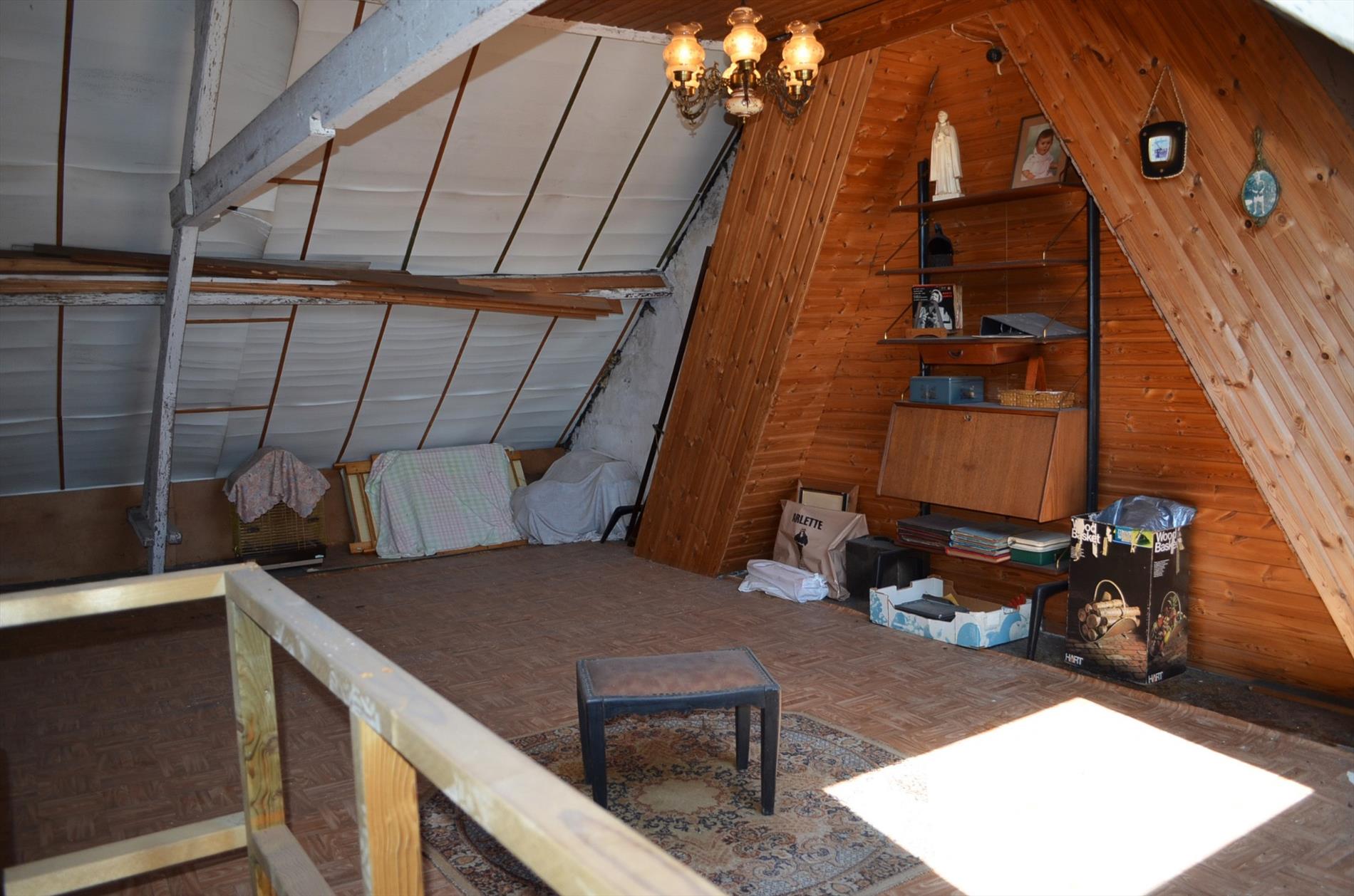 Rijwoning met 2 slpks,  ruime zolder (mogelijk 3de slpk)  &amp; zonnige tuin te Eeklo 