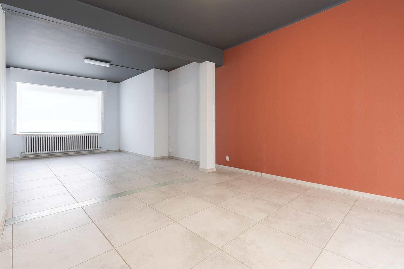 Grande maison 3 façades avec espace commercial – Opportunité rare ! 