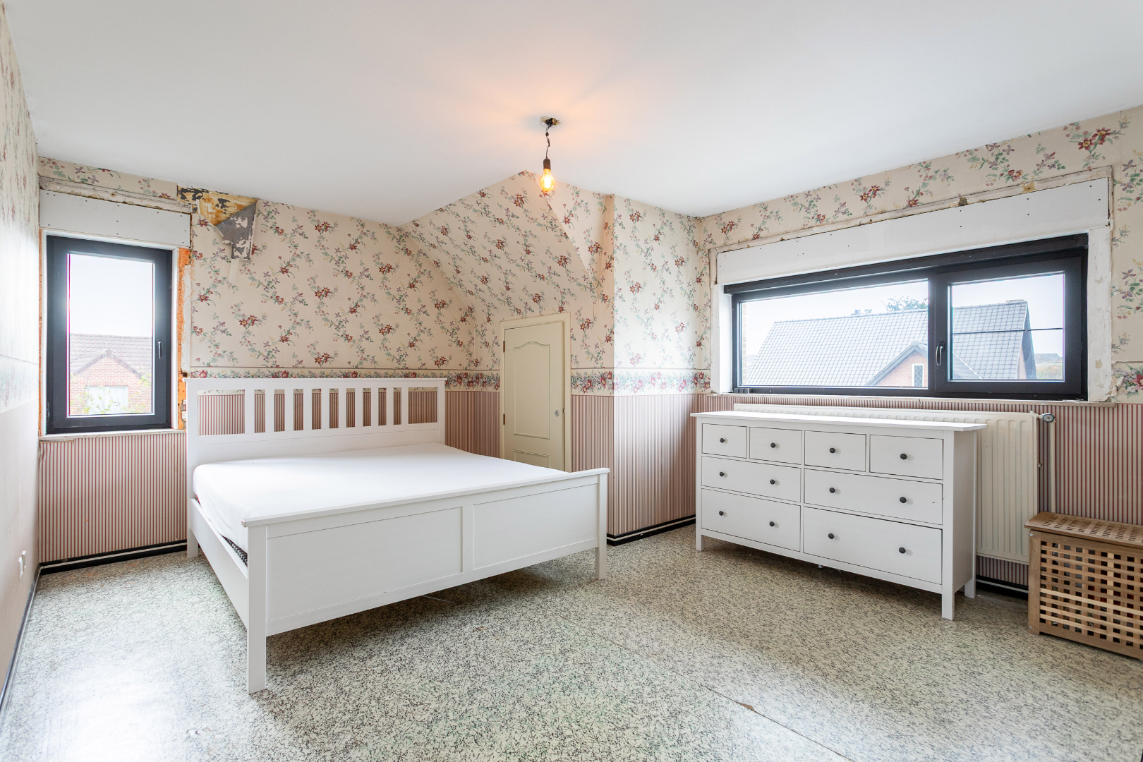 Ruime woning te Pajottegem met 4 slpks, garage en tuin op +-10a! 