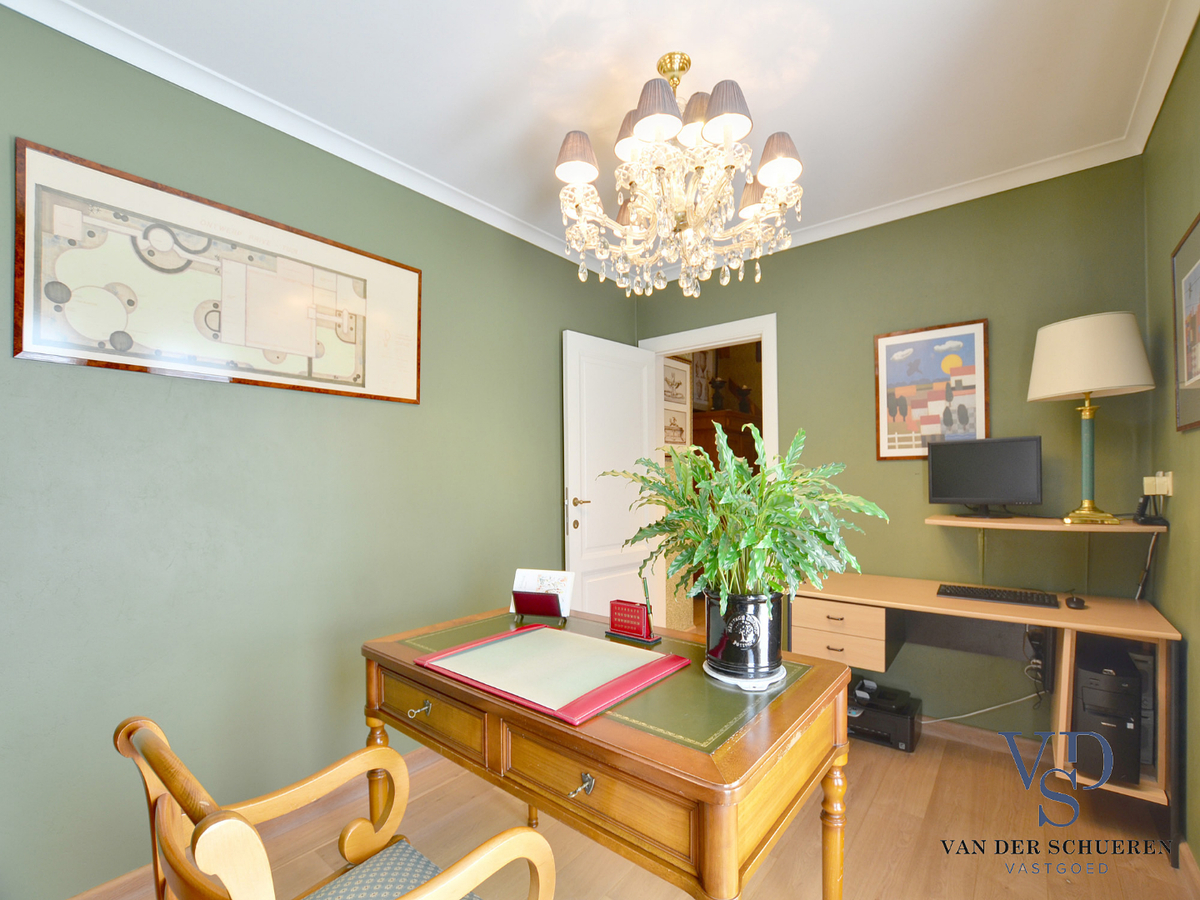 Ruime, tijdloze villa. Uitstekende ligging. 