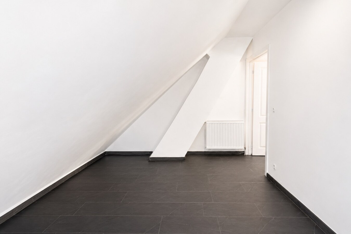 Instapklare gezinswoning met 4 slaapkamers, 2 badkamers, zonnige zuidwestgerichte tuin en EPC-label C in hartje Sint-Niklaas! 